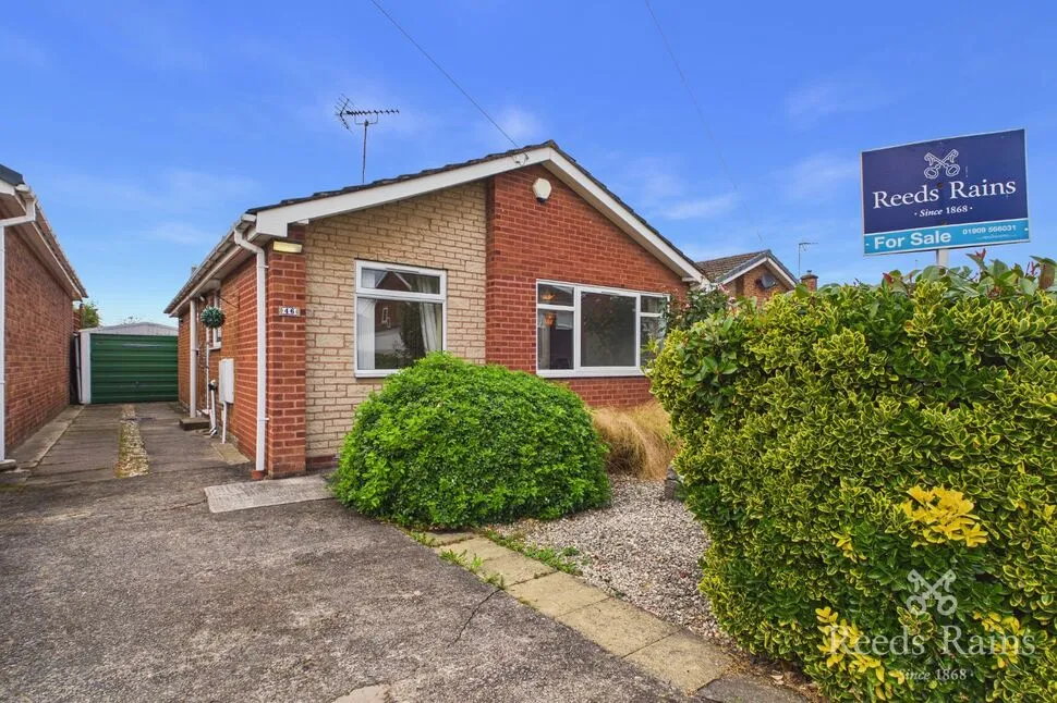 2 bed house for sale — Hoades Avenue, Woodsetts, South Yorkshire, S81