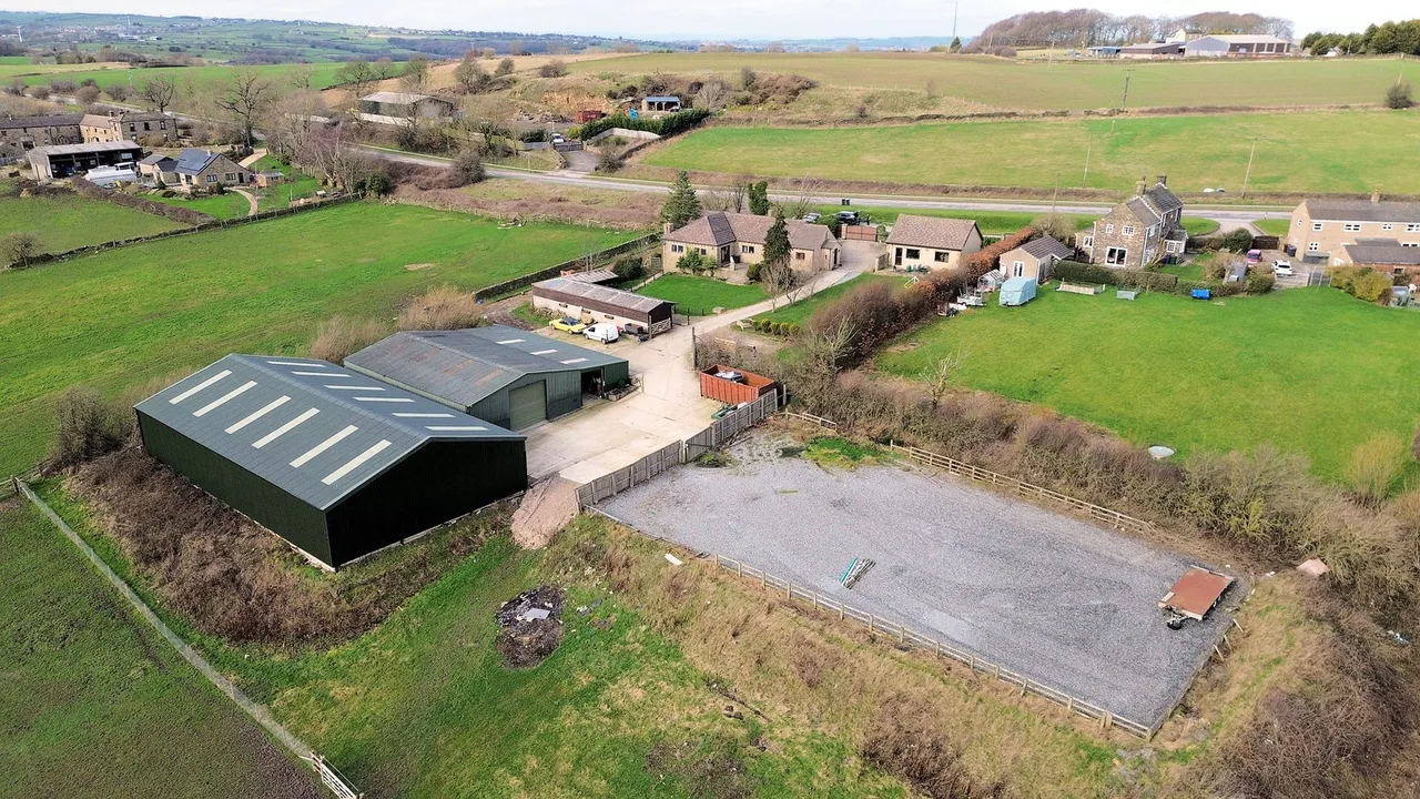 3 bed house for sale, Halifax Road, Penistone, S36