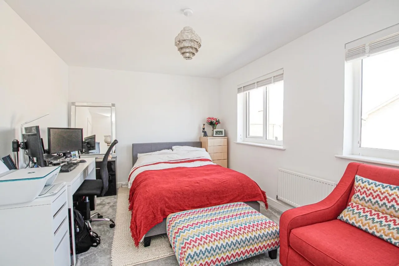 Wallis Drive, Leighton Buzzard, LU7, photo 11