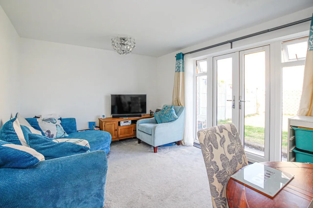 Wallis Drive, Leighton Buzzard, LU7, photo 2