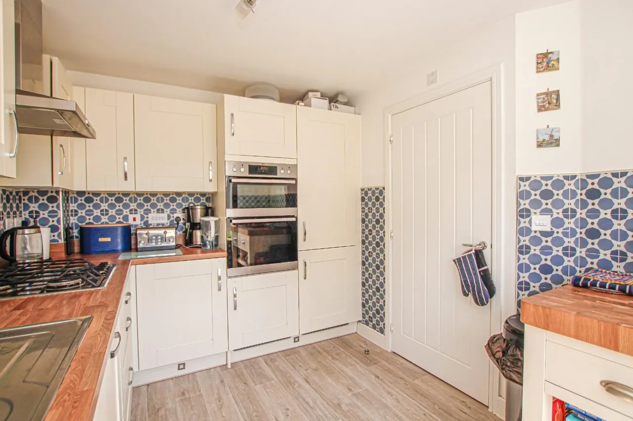 Wallis Drive, Leighton Buzzard, LU7, photo 6