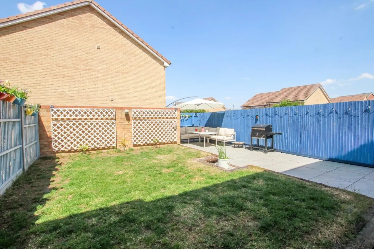 Wallis Drive, Leighton Buzzard, LU7, photo 15