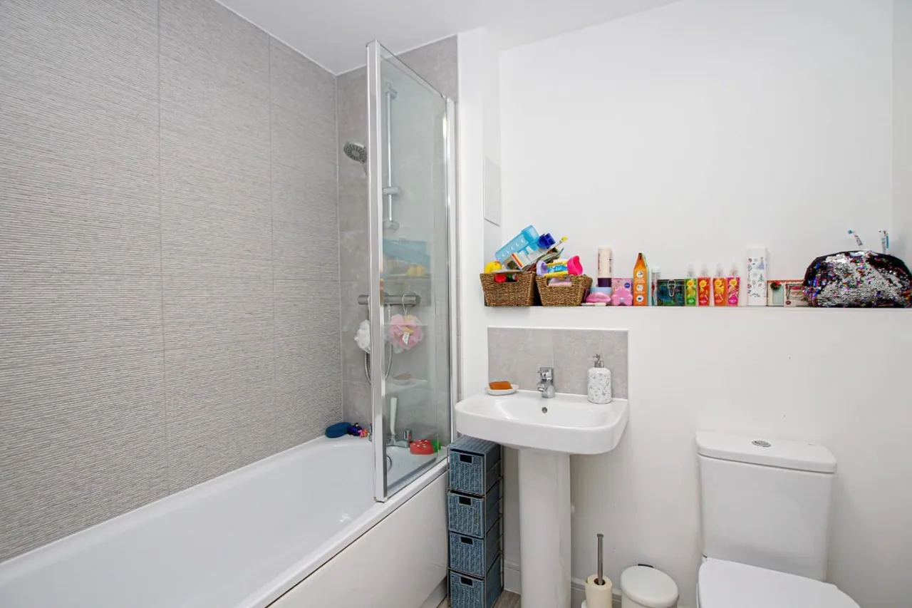 Wallis Drive, Leighton Buzzard, LU7, photo 12