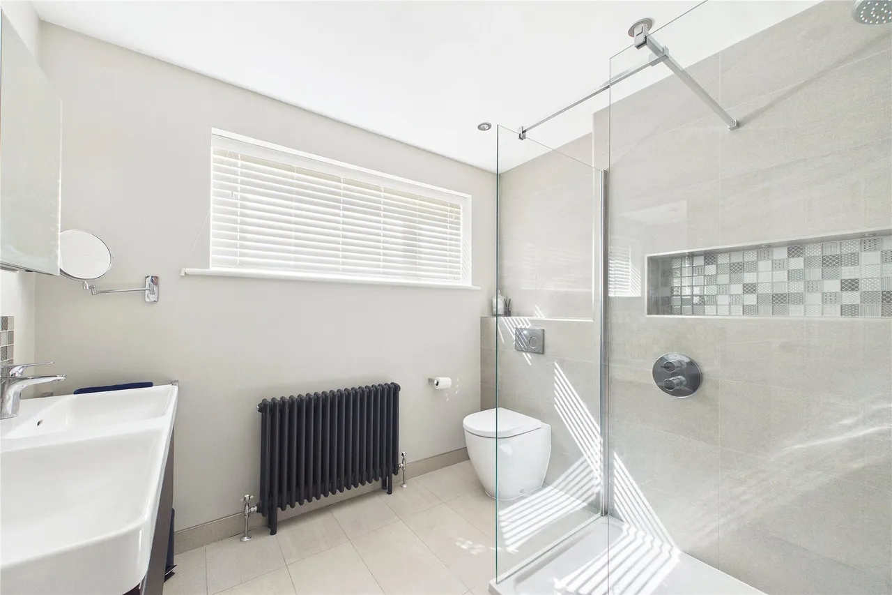 Ambleside Road, Lightwater, GU18, photo 17