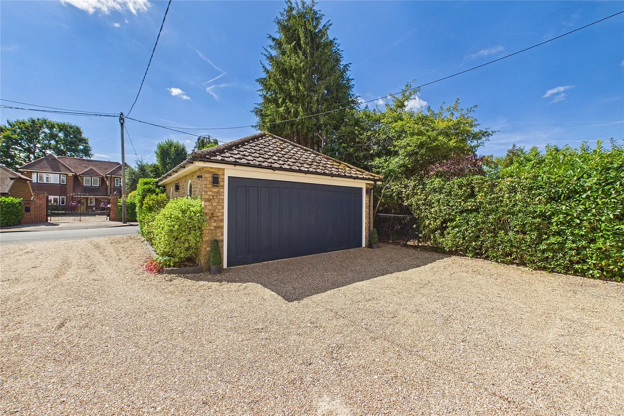 Ambleside Road, Lightwater, GU18, photo 21