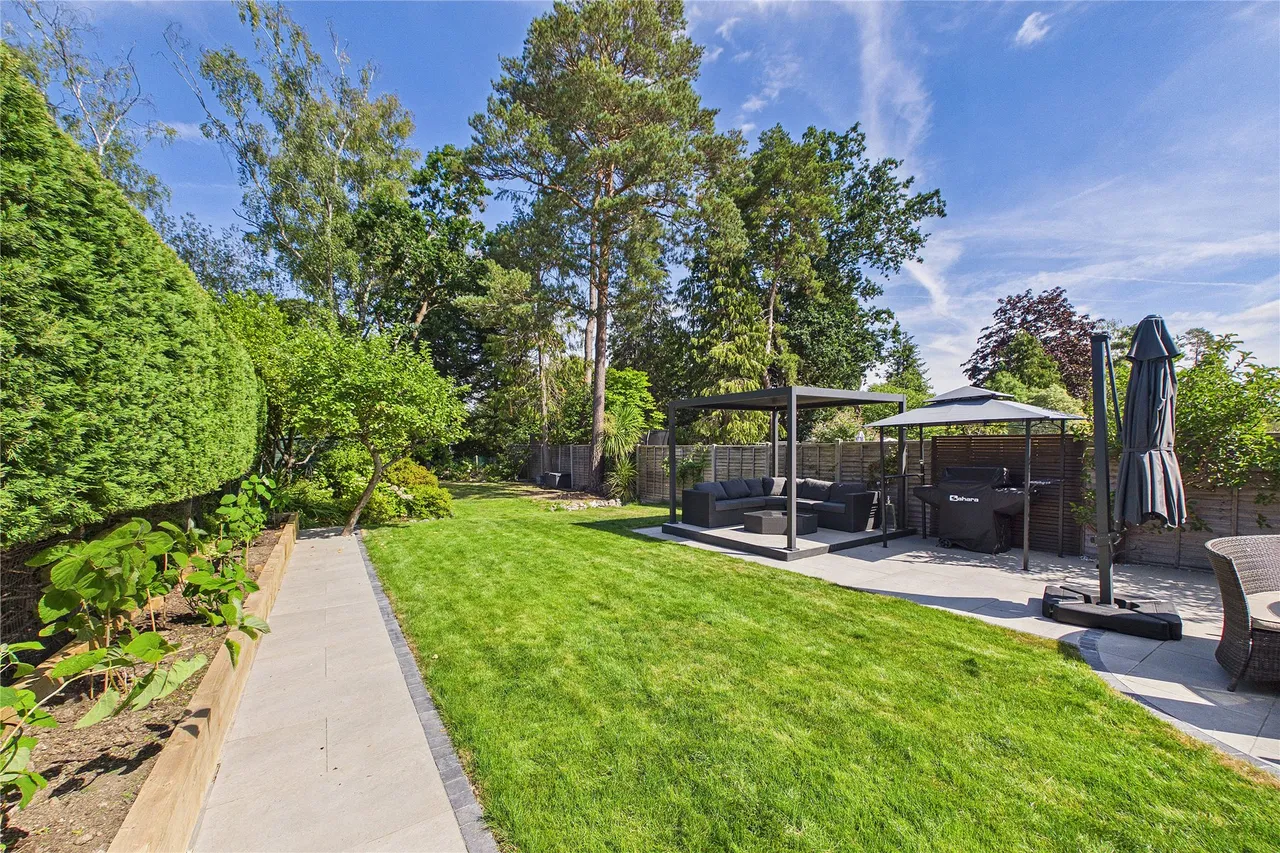 Ambleside Road, Lightwater, GU18, photo 2