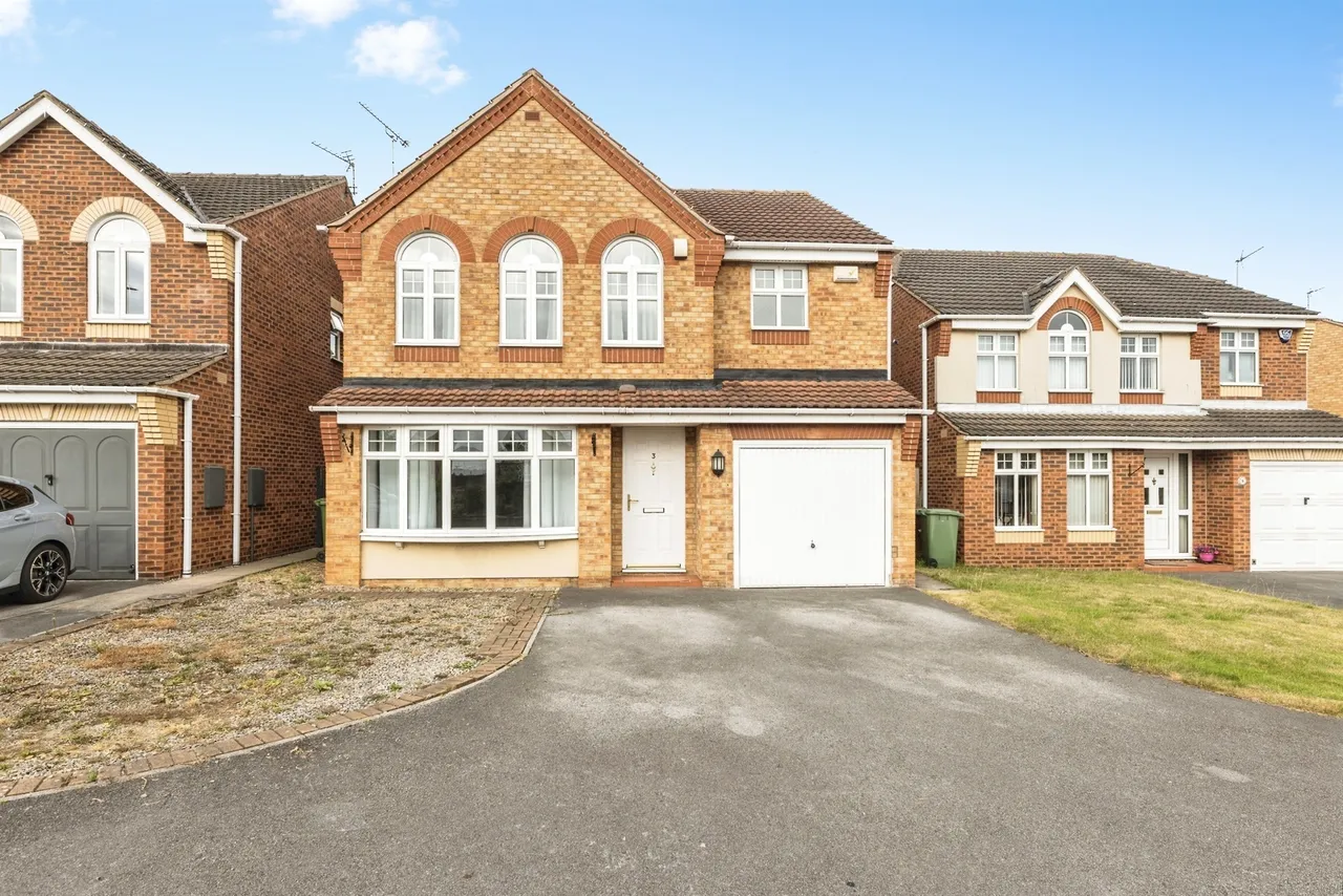 4 bed house for sale — Chatsworth Avenue, Pontefract