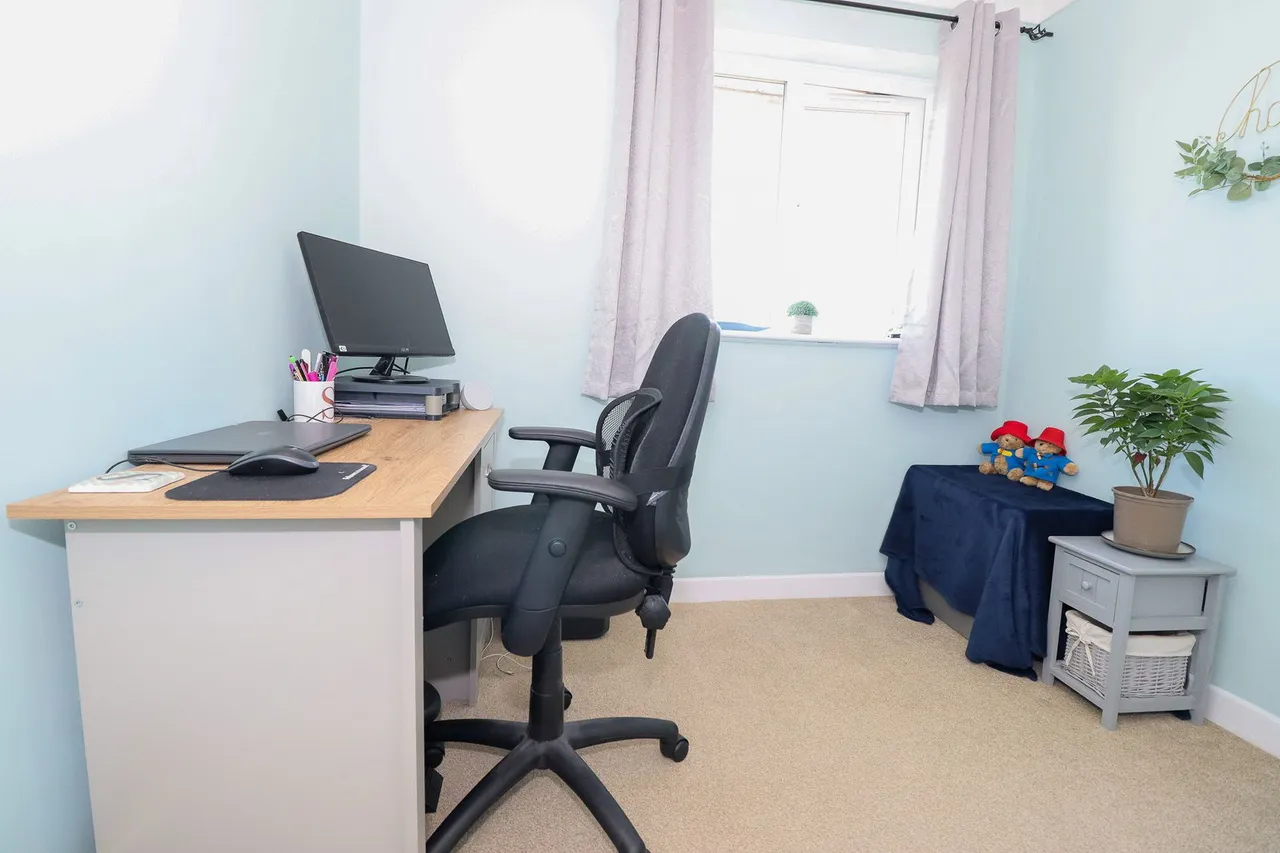 Philip Gardens, St. Neots, PE19, photo 16