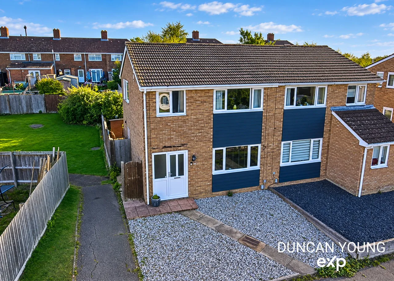 3 bed house for sale, Philip Gardens, St. Neots, PE19
