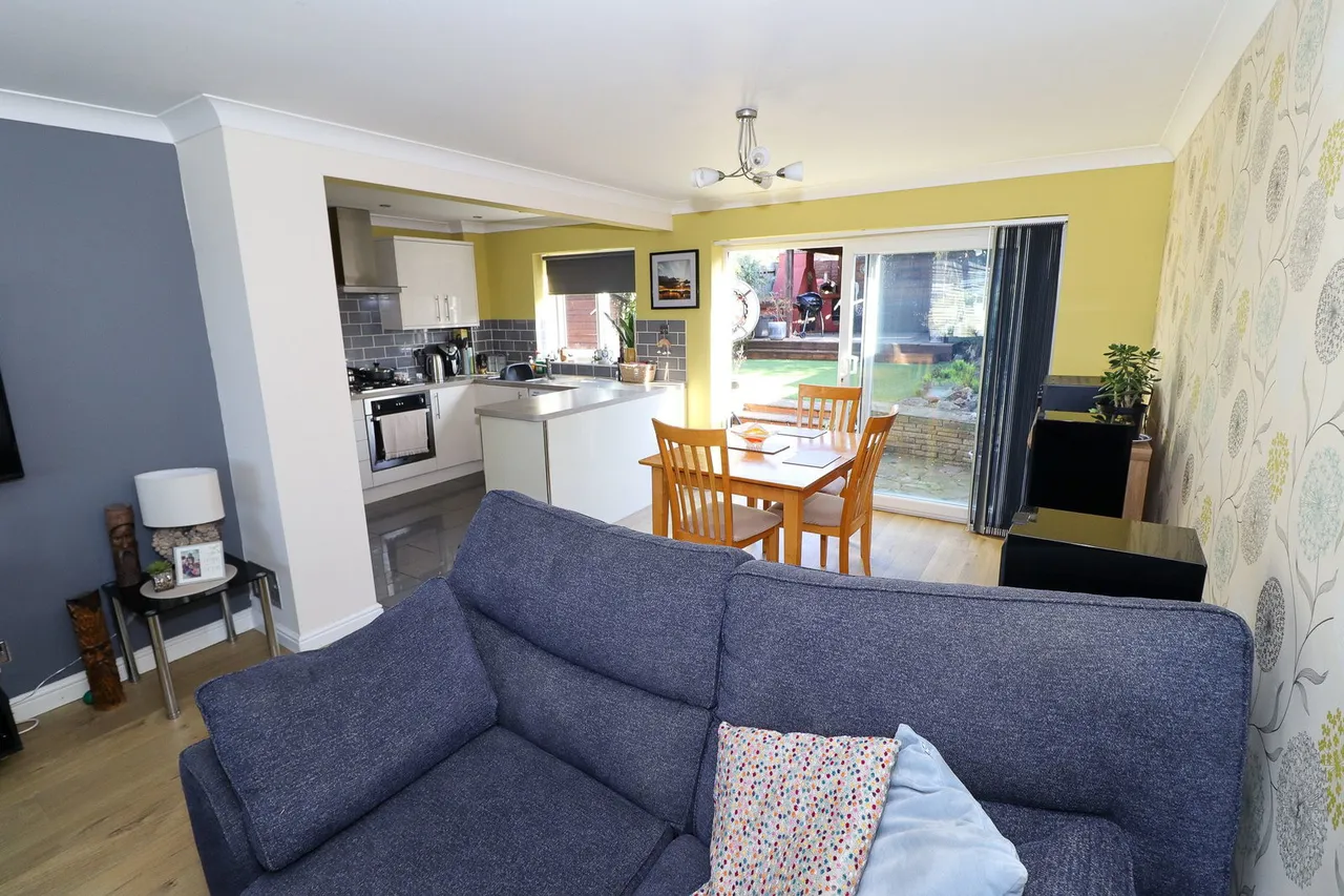 Philip Gardens, St. Neots, PE19, photo 3