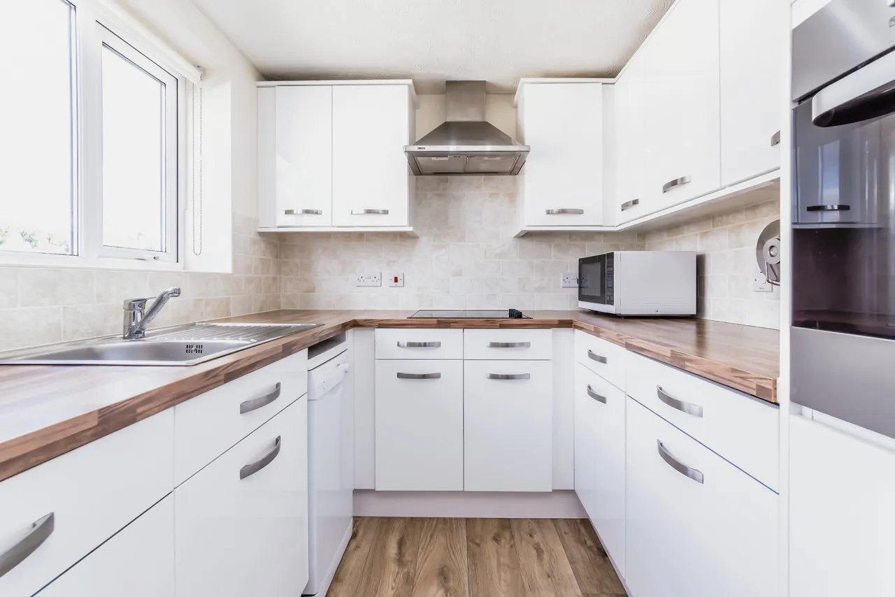 Caterham Lodge, 2 Stafford Road, Caterham, Surrey, CR3, photo 2