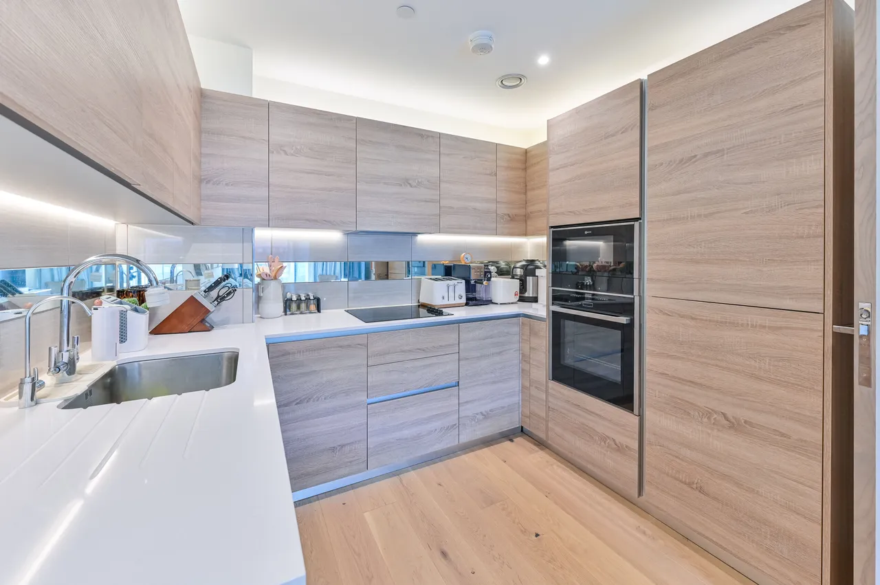 Flat 1205, Judde House, Duke of Wellington Avenue, London, photo 8