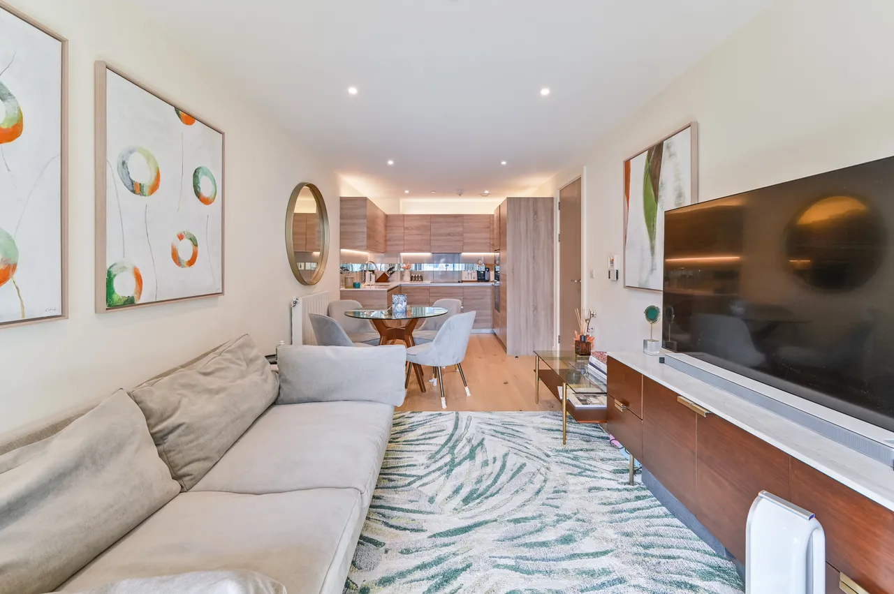 Flat 1205, Judde House, Duke of Wellington Avenue, London, photo 6