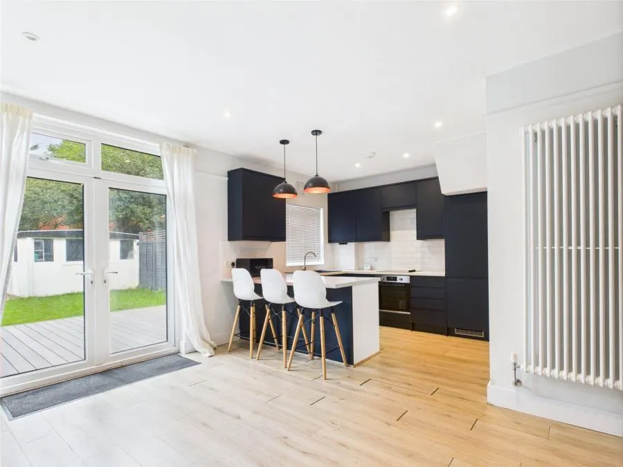 5 bed house to rent, Fairway, London, SW20