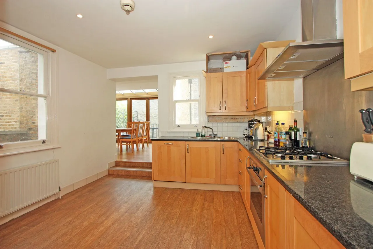 First Floor Flat, 99 Bishops Road, London, photo 2