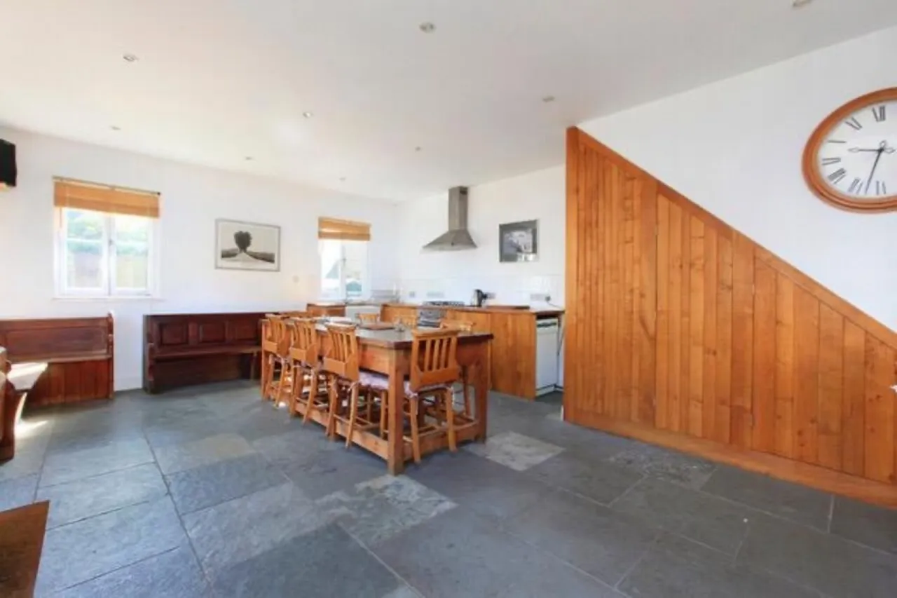 Weir Road, Balham, London, photo 3