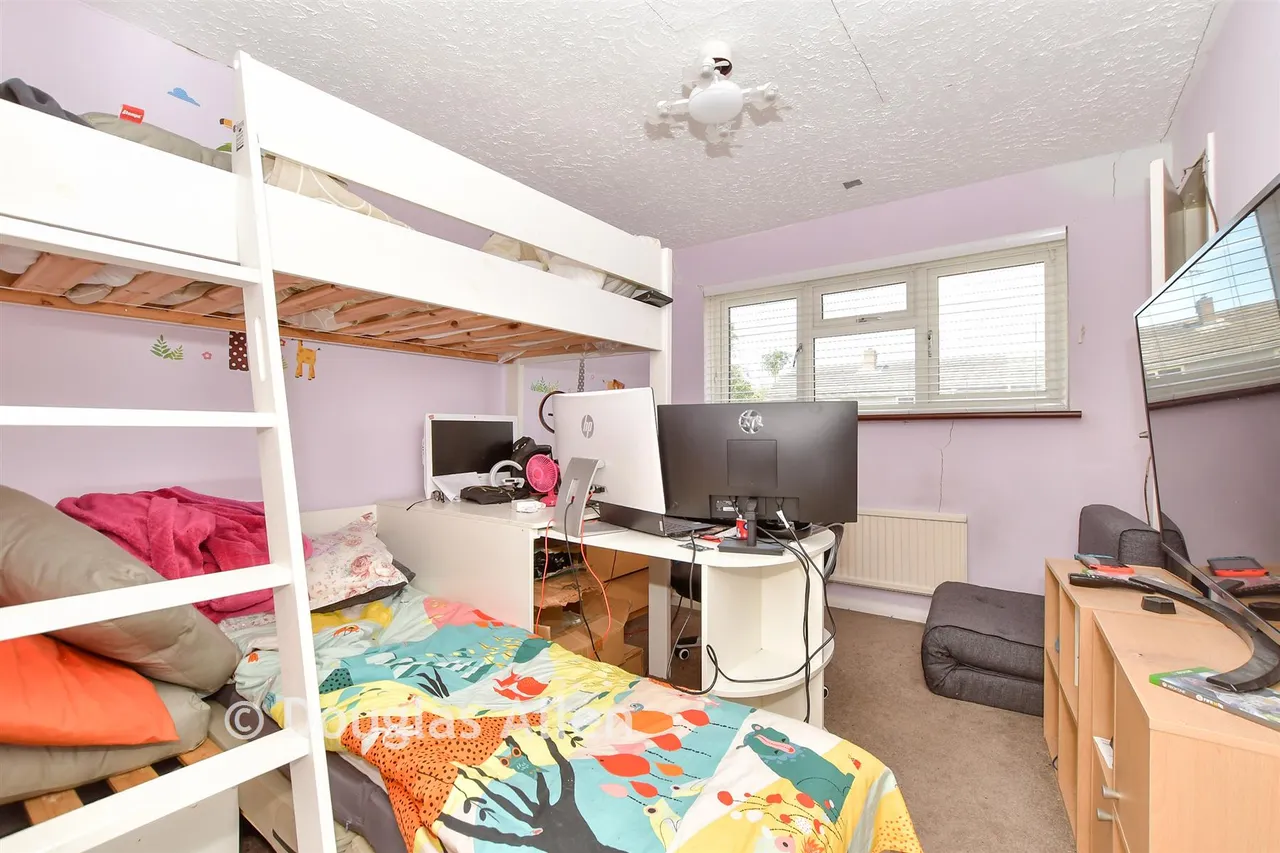 Victoria Road, Laindon, SS15, photo 8