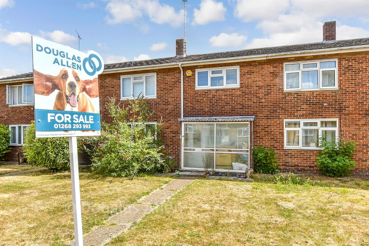3 bed house for sale, Victoria Road, Laindon, SS15