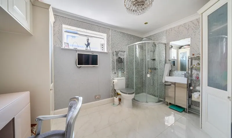 Lansdowne Road, Epsom, KT19, photo 12