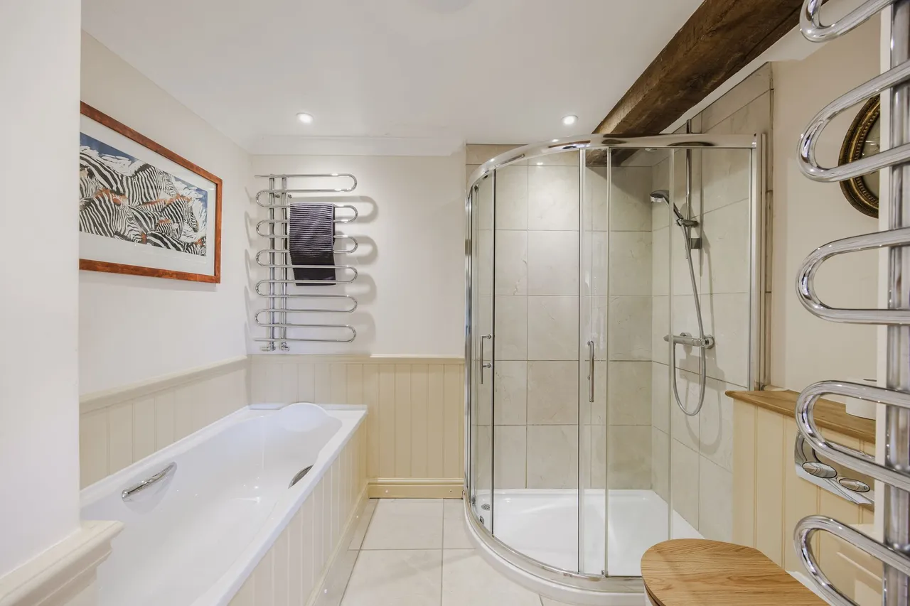 Five Bedroom Barn Conversion in Choseley, photo 16