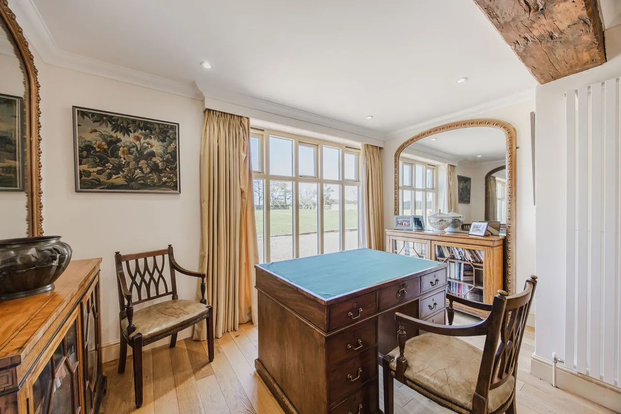 Five Bedroom Barn Conversion in Choseley, photo 8