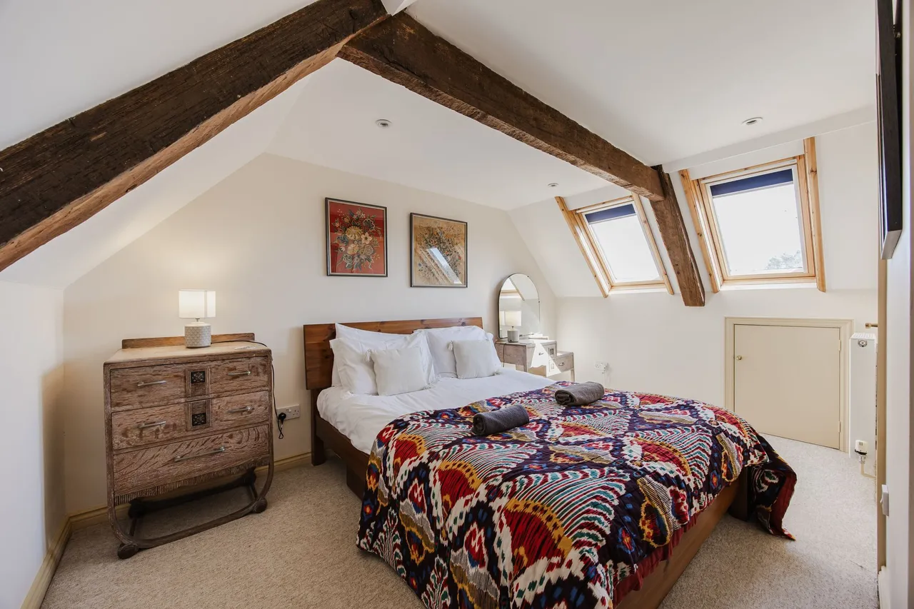 Five Bedroom Barn Conversion in Choseley, photo 15