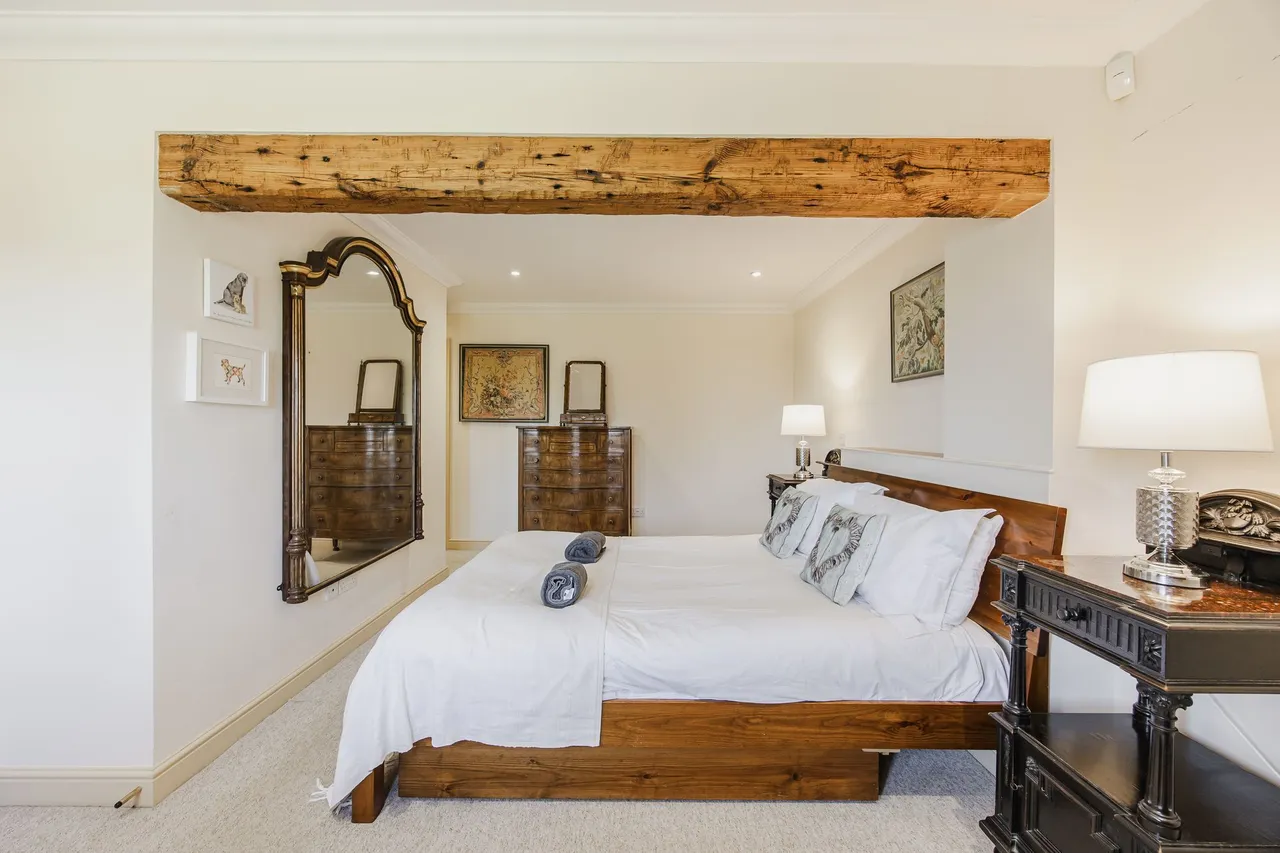 Five Bedroom Barn Conversion in Choseley, photo 11