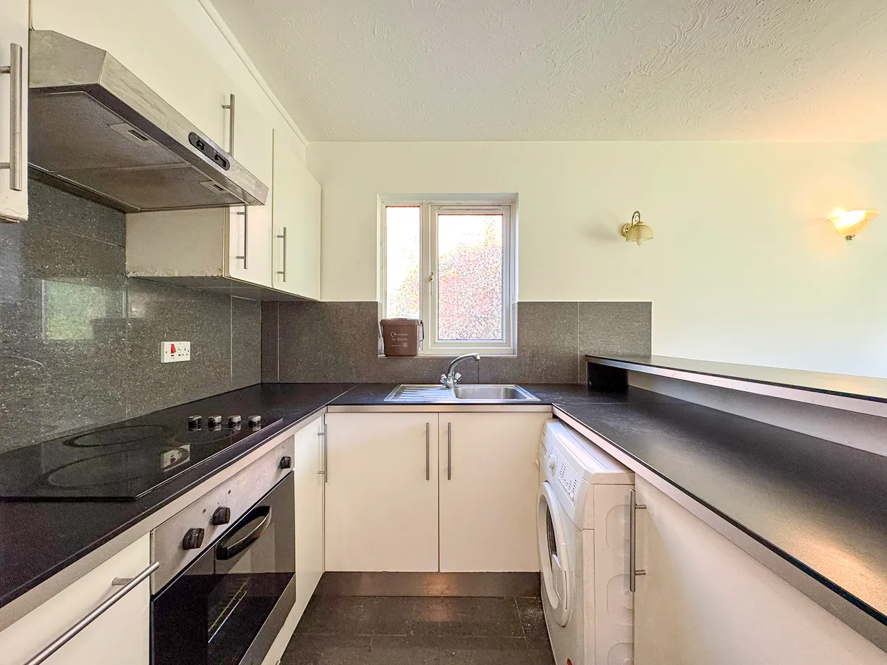 Pavilion Way, Edgware, HA8, photo 3