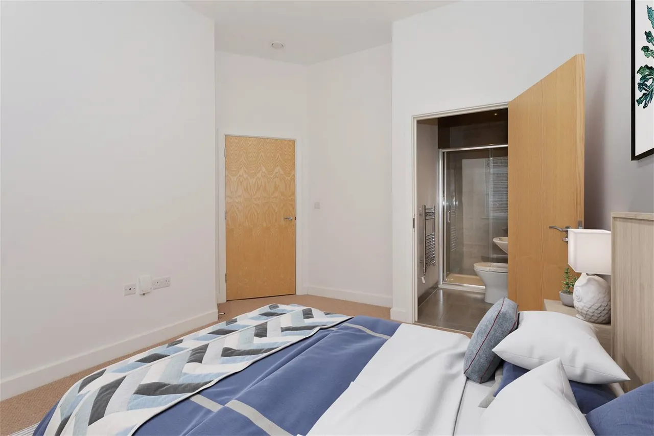 Knoll Road, Camberley, Surrey, GU15 3BP, photo 5