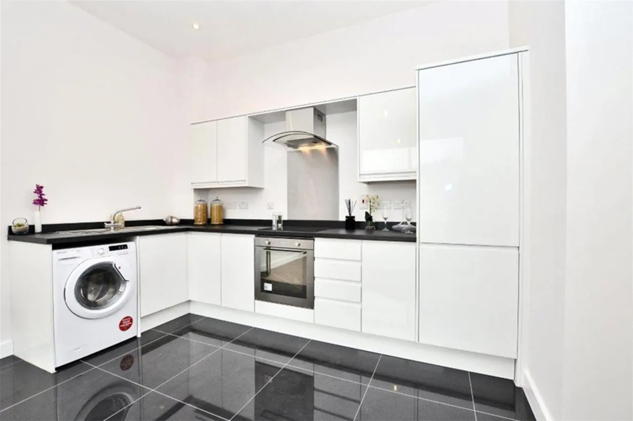 Knoll Road, Camberley, Surrey, GU15 3BP, photo 4