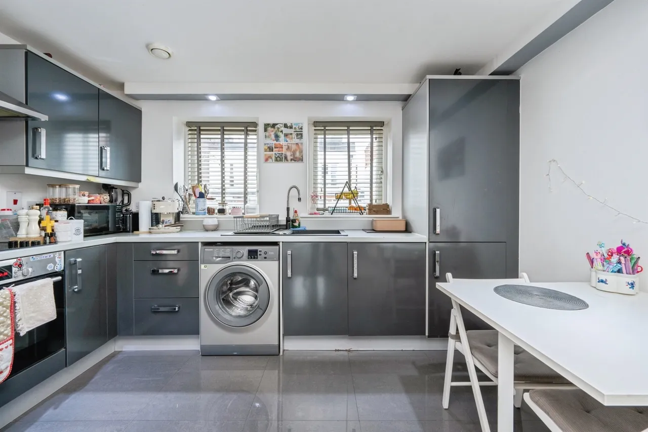 Addenbrookes Road, Newport Pagnell, MK16, photo 2