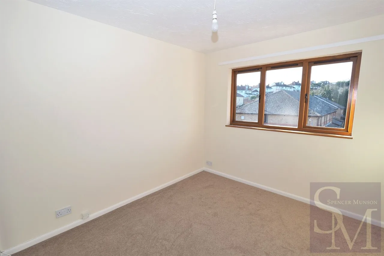 Loughton, IG10, photo 9