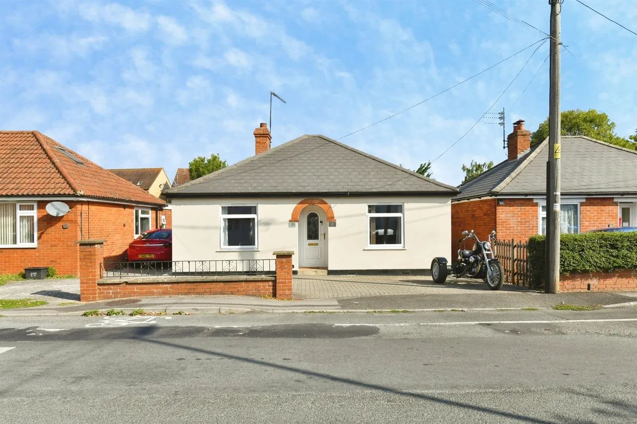 2 bed house for sale — Oldfield Road, WESTBURY