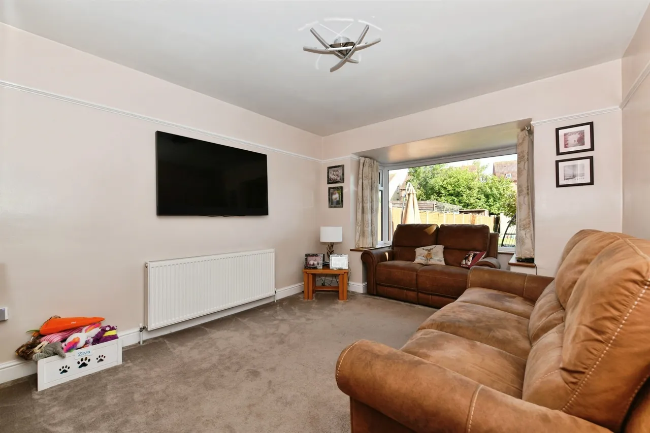 Oldfield Road, WESTBURY, photo 4
