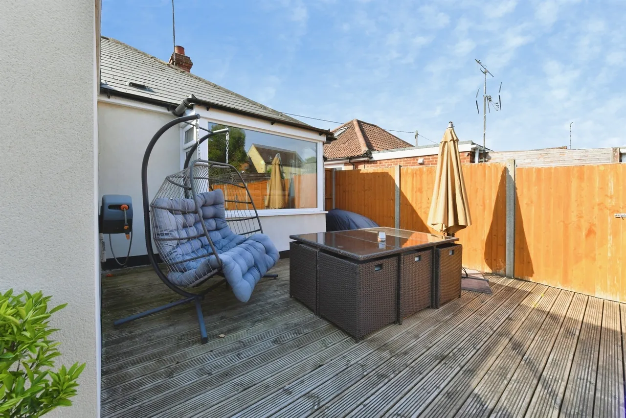 Oldfield Road, WESTBURY, photo 11
