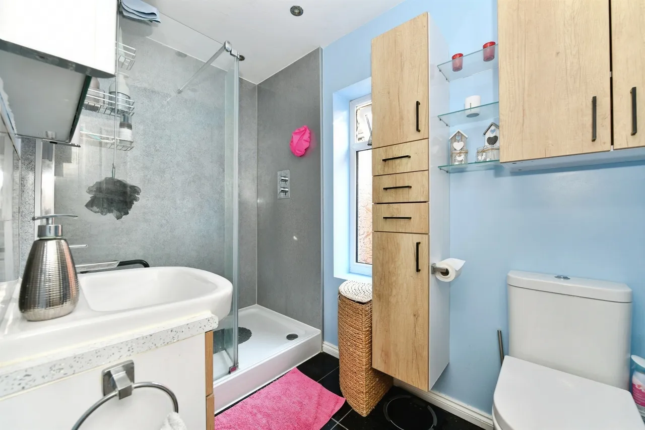 Oldfield Road, WESTBURY, photo 8