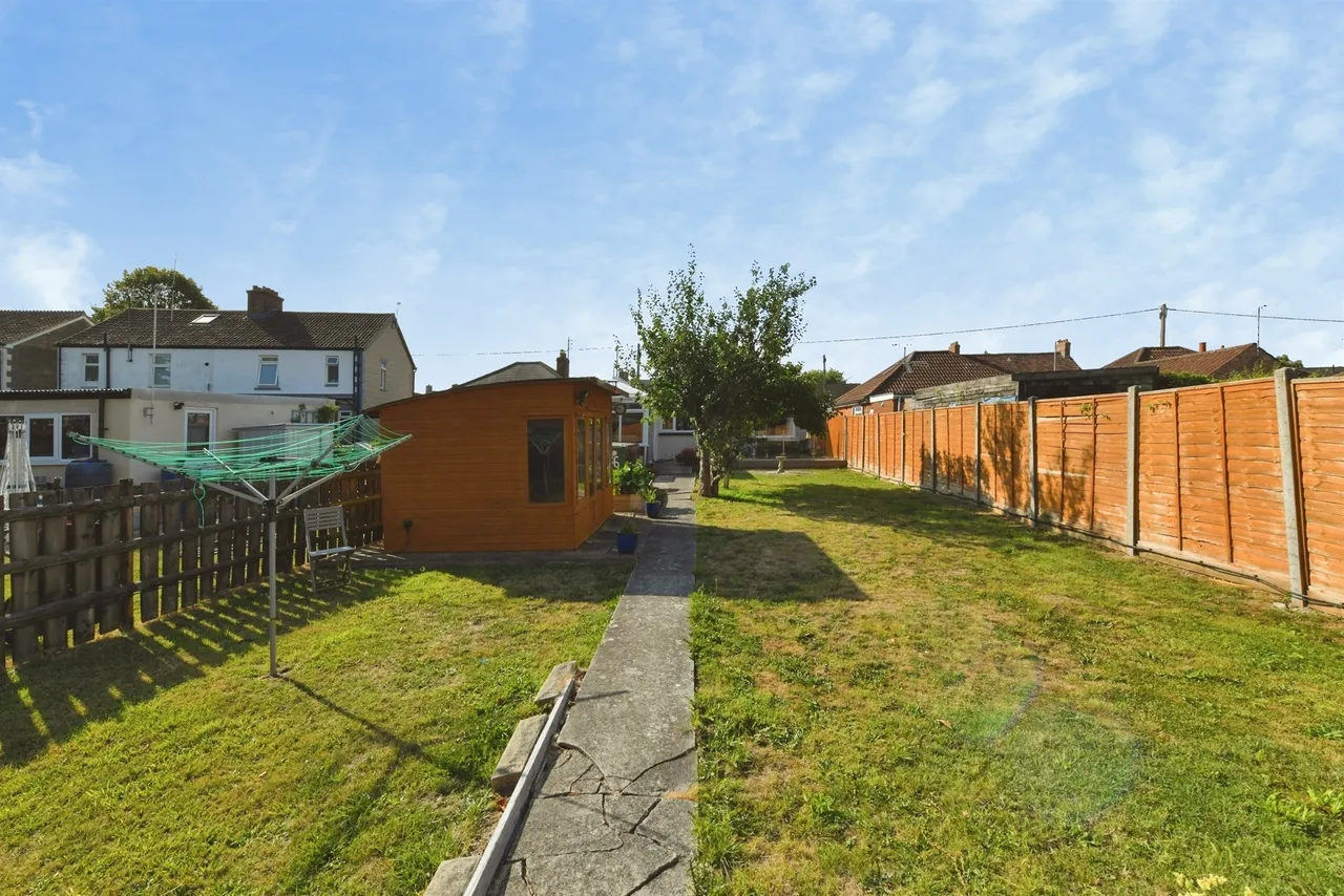 Oldfield Road, WESTBURY, photo 9