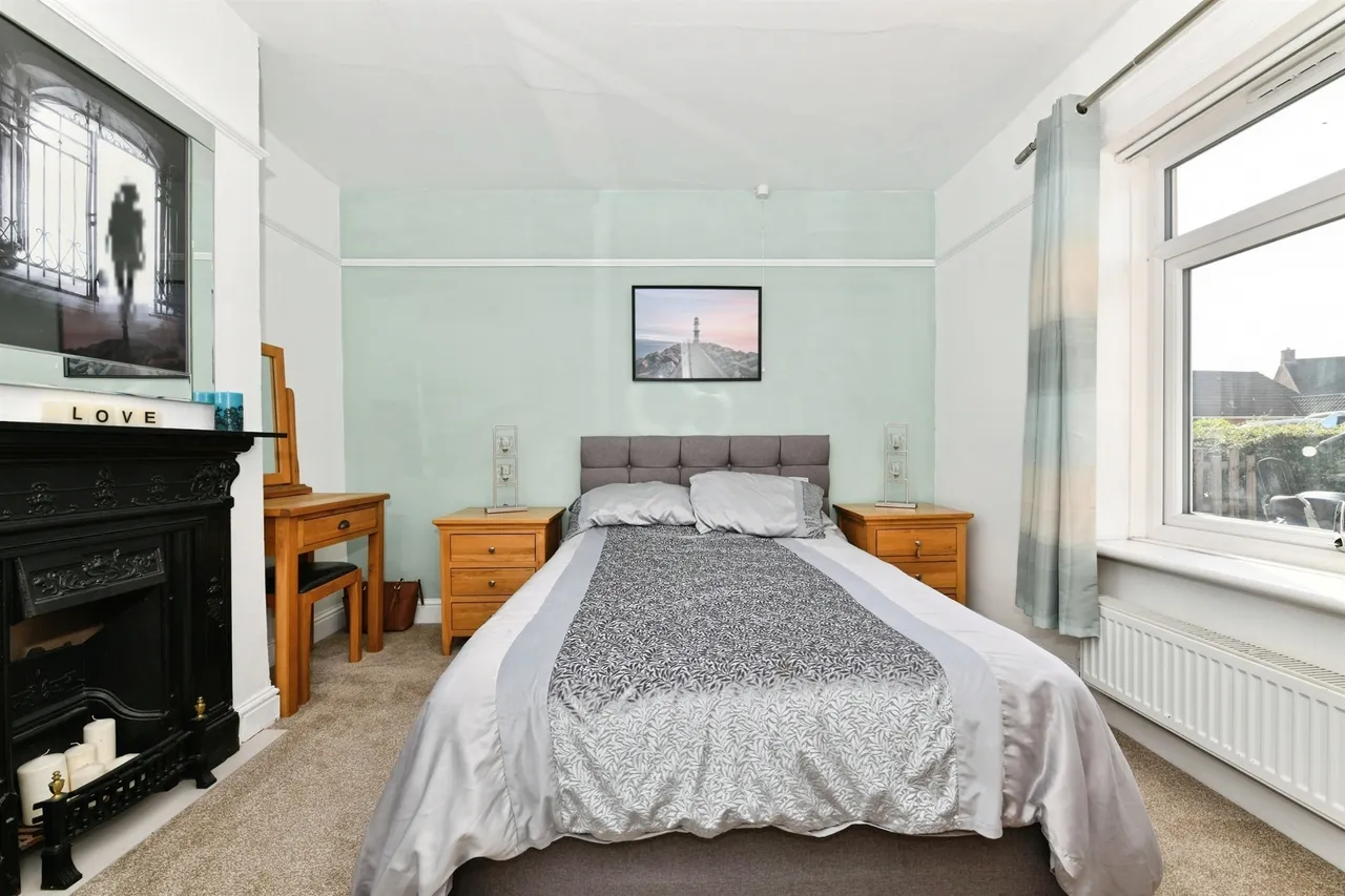 Oldfield Road, WESTBURY, photo 6