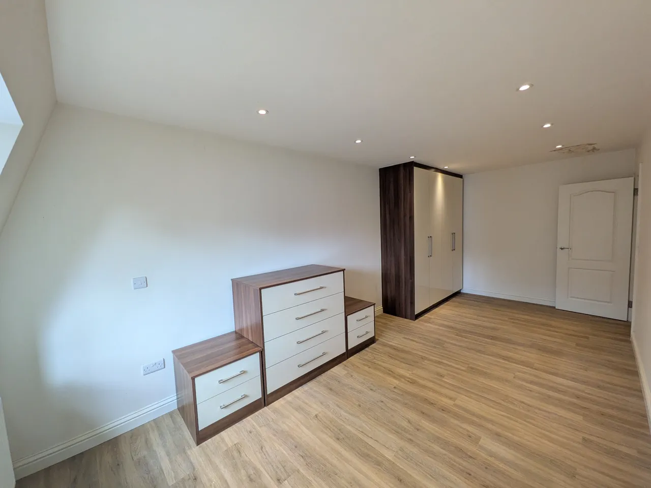 Station Road Redhill, photo 6