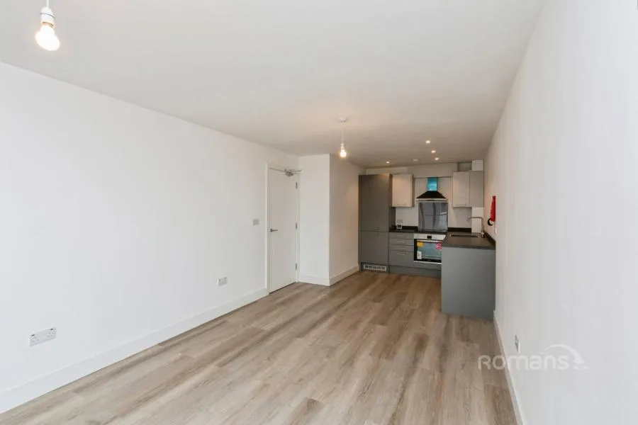 Farnborough Road, Farnborough, GU14, photo 3