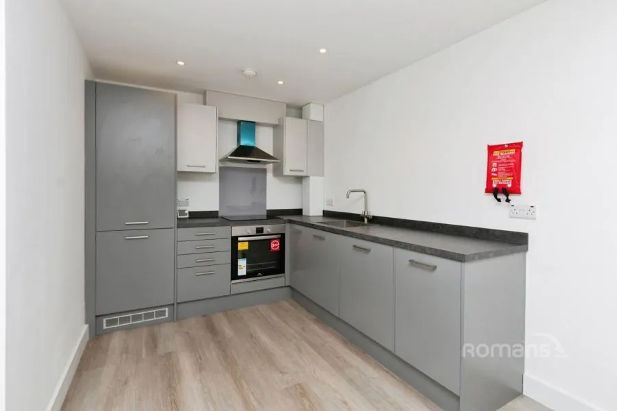 Farnborough Road, Farnborough, GU14, photo 2
