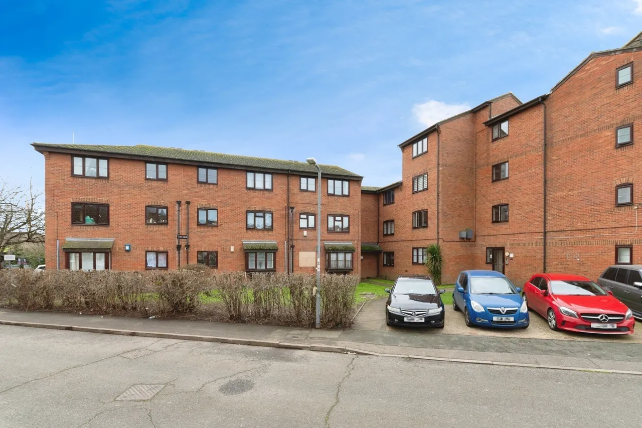 1 bed flat for sale — Falcon Avenue, Grays, Essex, RM17