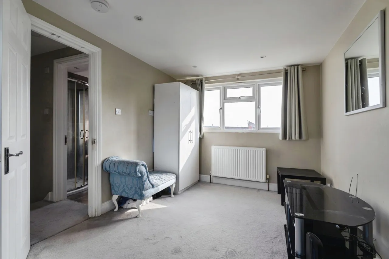 Ainslie Wood Crescent, London, E4, photo 11