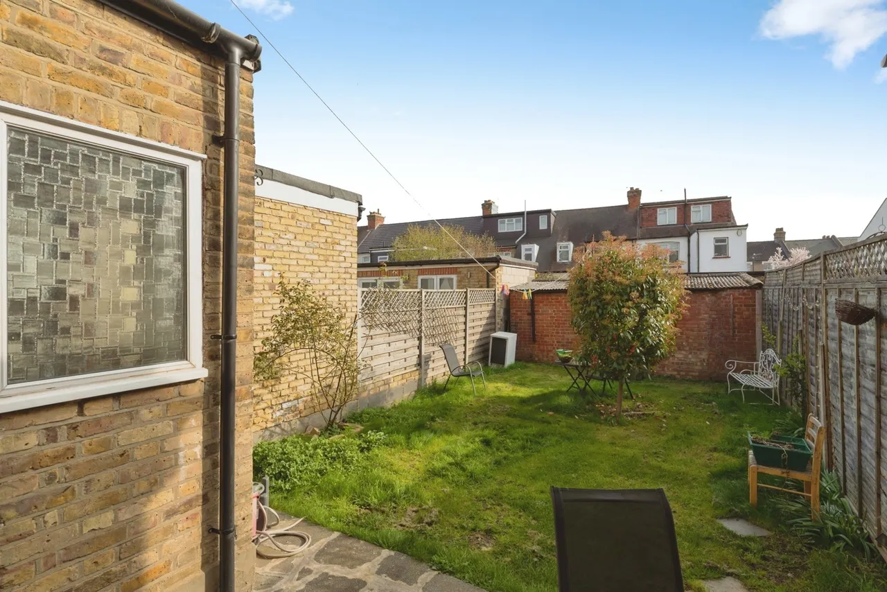 Ainslie Wood Crescent, London, E4, photo 14