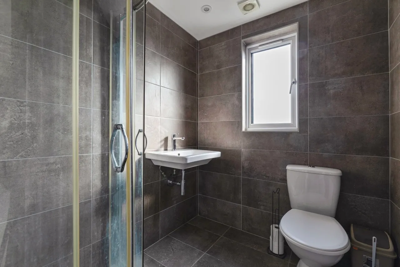 Ainslie Wood Crescent, London, E4, photo 12