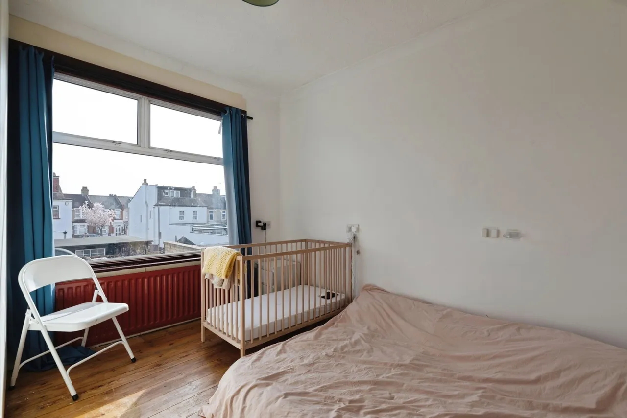 Ainslie Wood Crescent, London, E4, photo 10