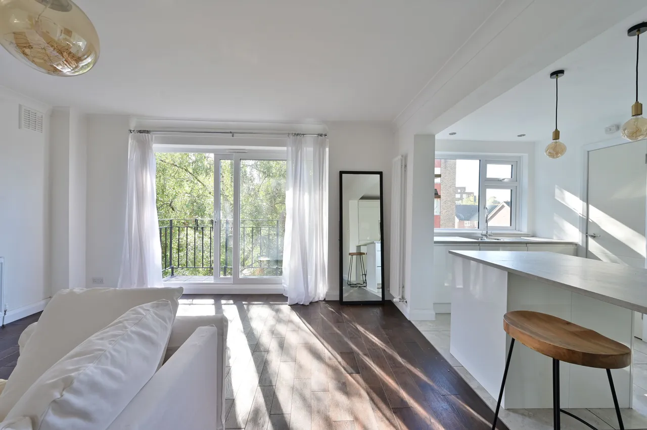 2 bed flat to rent — 20 Queens Gate Gardens, London
