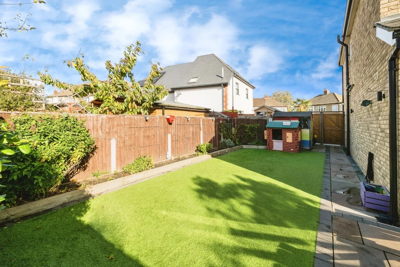 Brierley Close, HORNCHURCH, Essex, RM11, photo 2