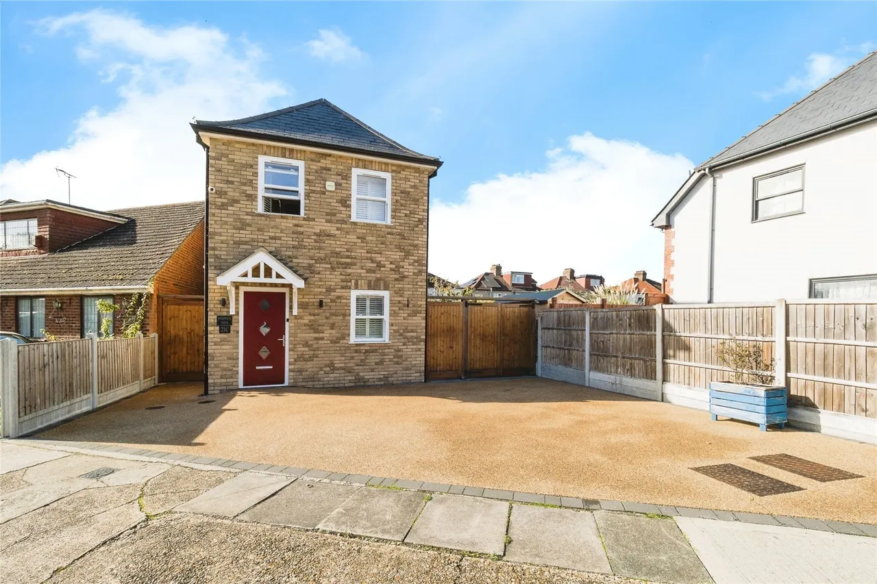3 bed house for sale — Brierley Close, HORNCHURCH, Essex, RM11