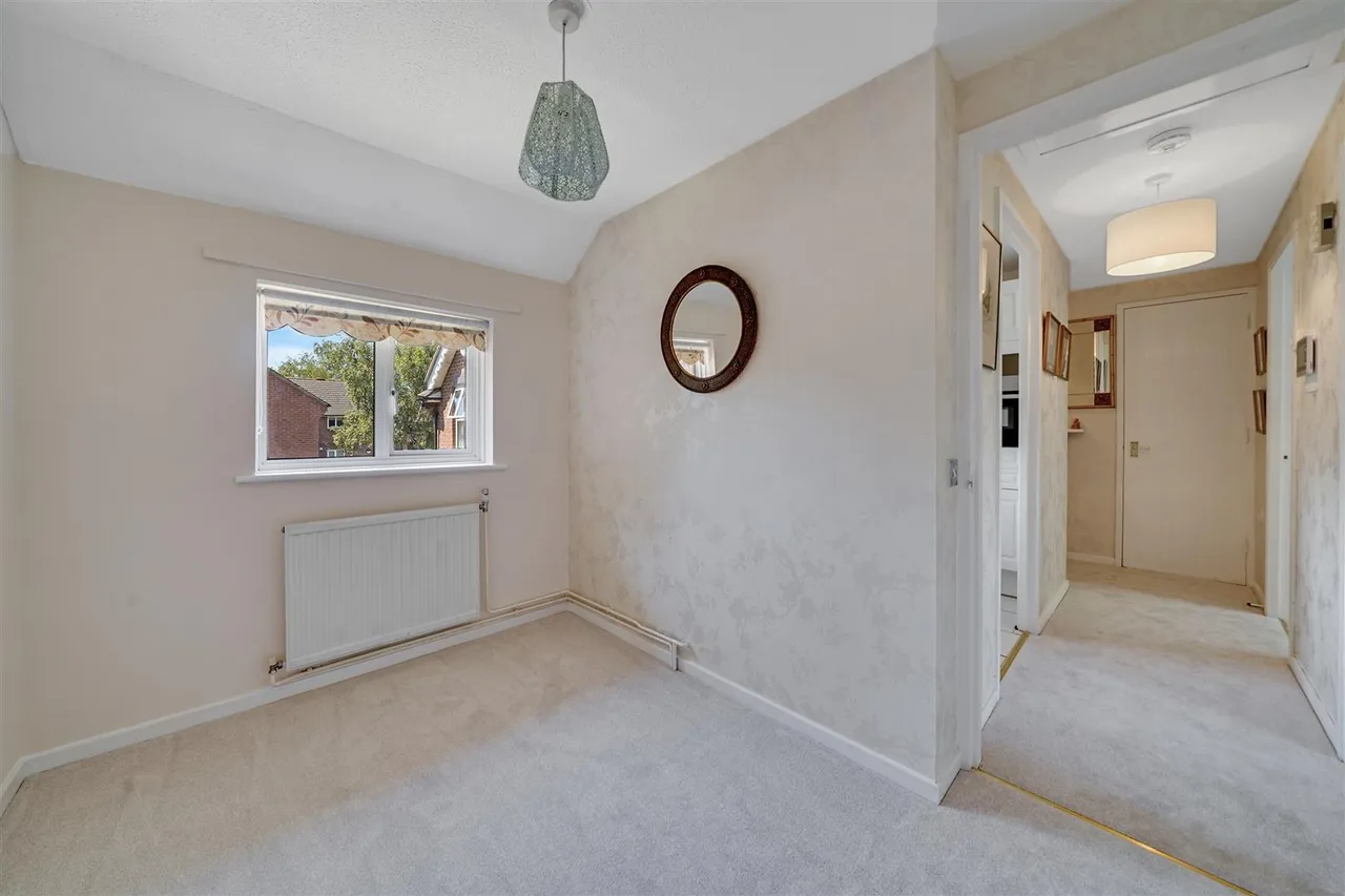 Chichester Close, Hampton, TW12, photo 5